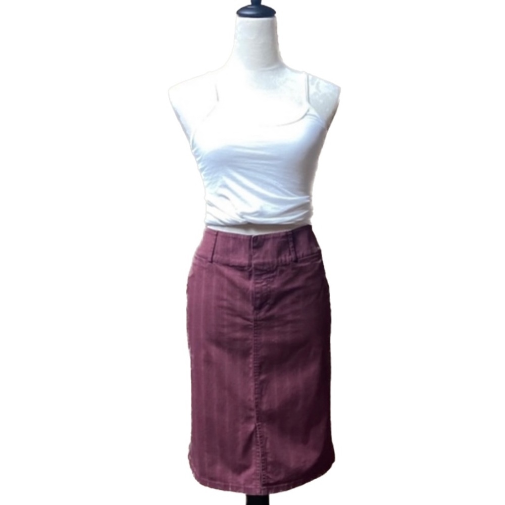 Pencil skirt with front slit